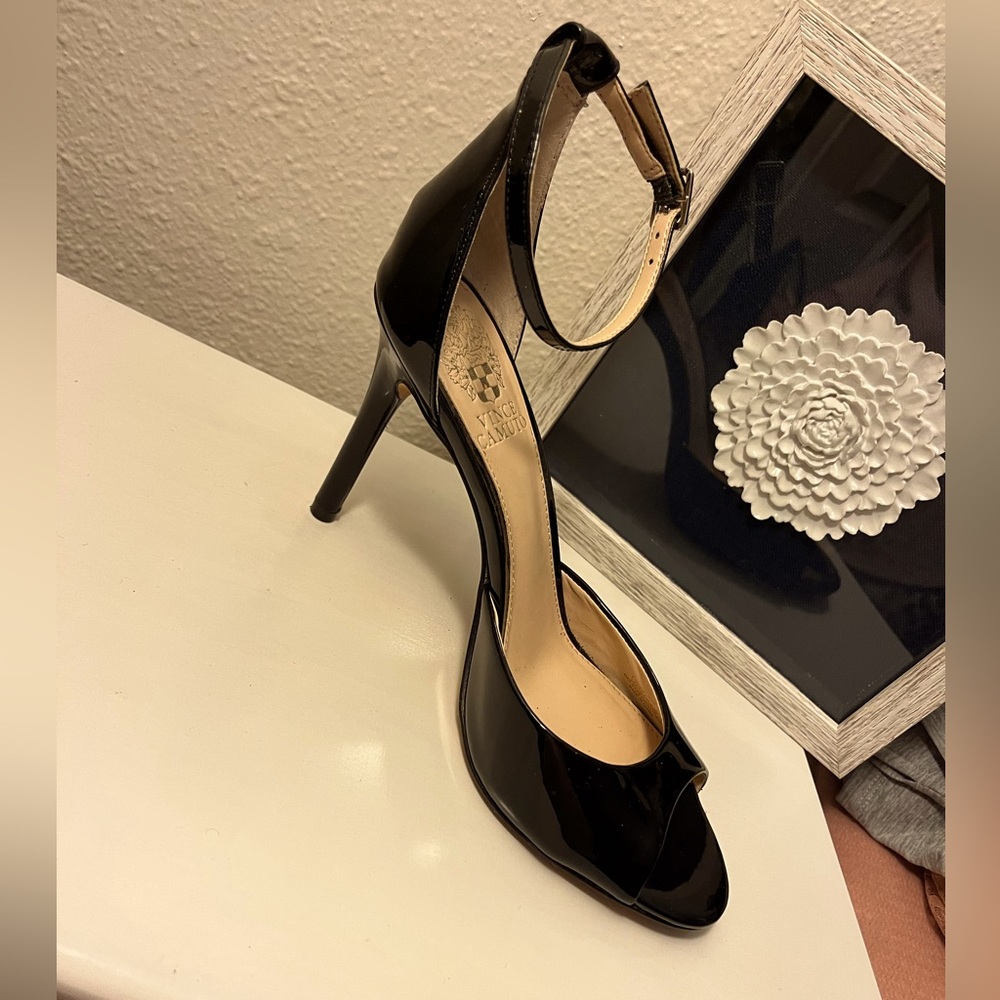 vince camuto black peep toe booties